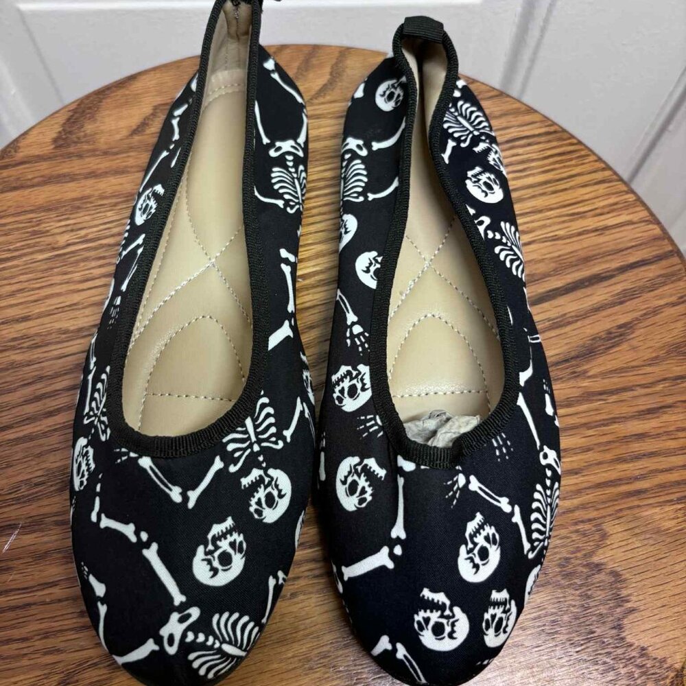 Skeleton Flats Size 38 (7/7.5) Black And White